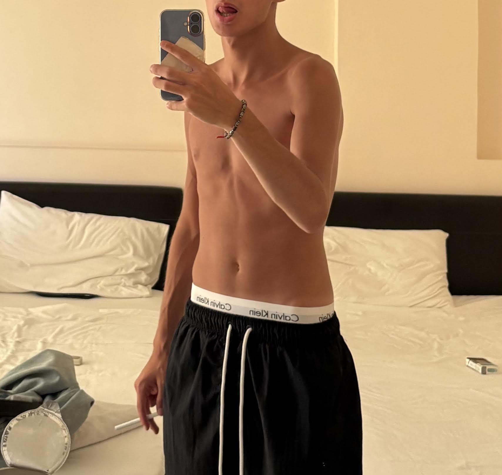 hottie alert